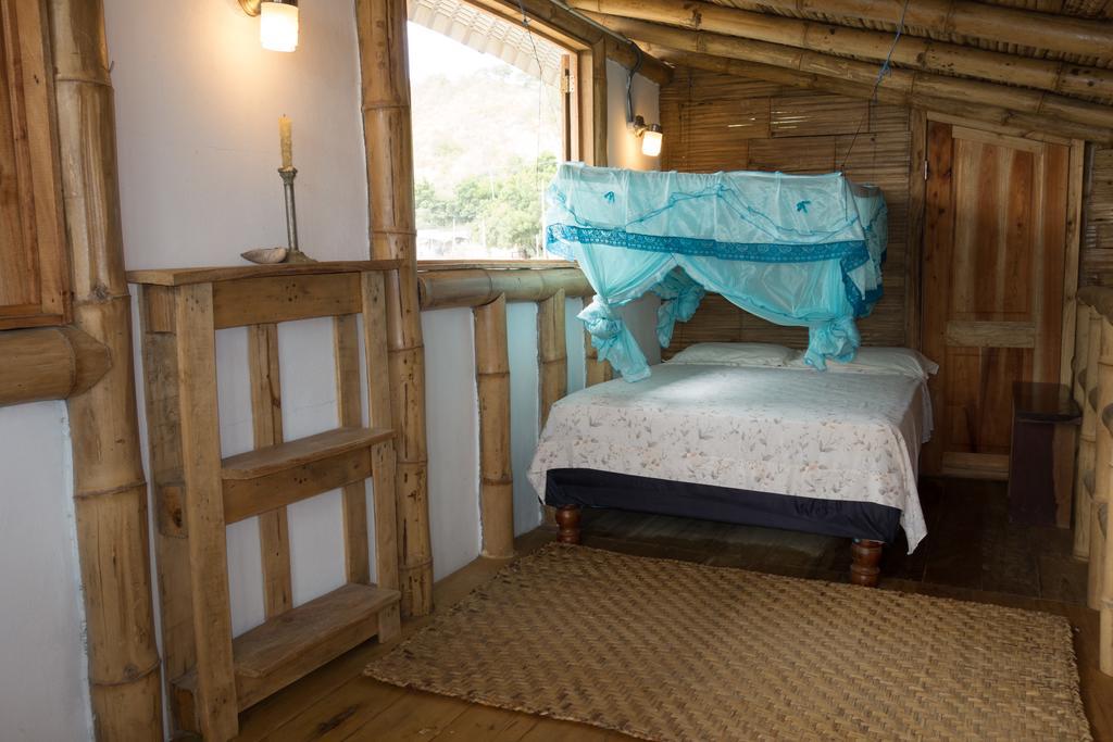 Hostal Monte Libano Пуерто-Лопес Екстер'єр фото
